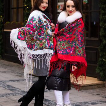 Червона українська хустина з тороками “Мальви”